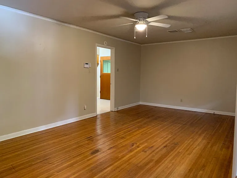 4511 Greenway Dr — Photo 2