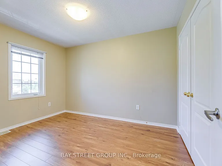 2413 Whistling Springs Cres — Photo 27