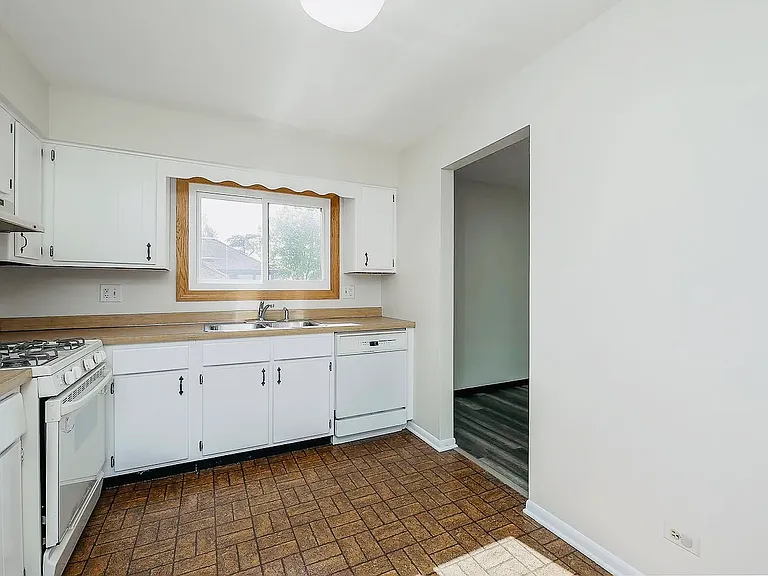 865 Sheldon Ct — Photo 6