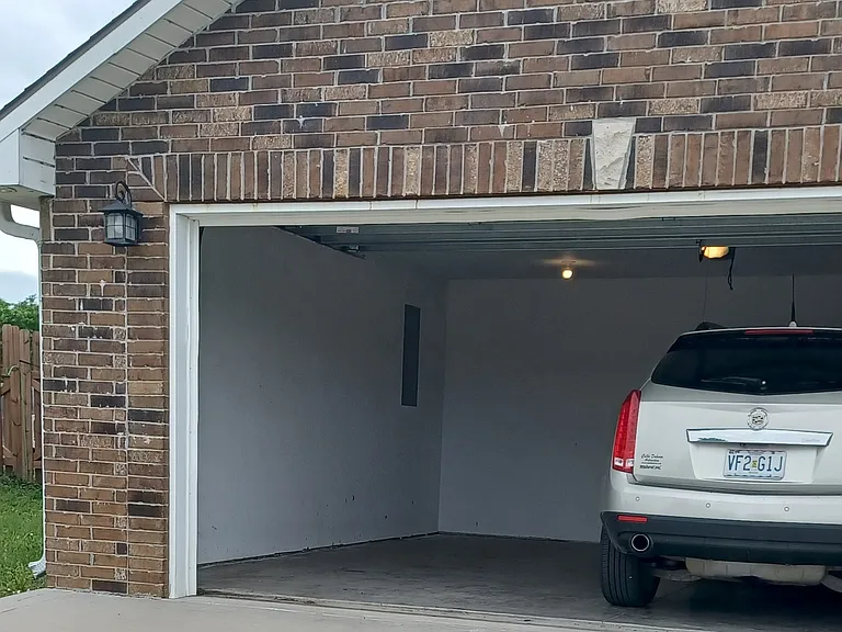 210 NW Michael Dr — Photo 4