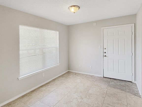 5th image of 1002 Willow Pond Ct