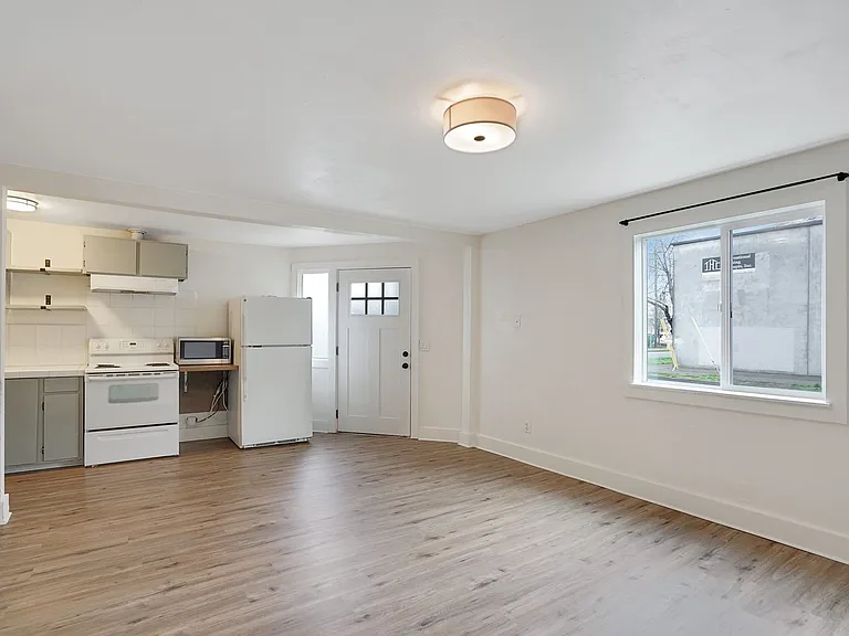 1204 Commercial St NE — Photo 7