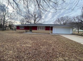 300 S Elm St, Nelson, NE 68961