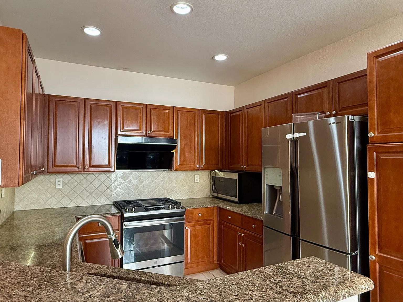 3 bed, 1409 sqft, $5,250 — Photo 4