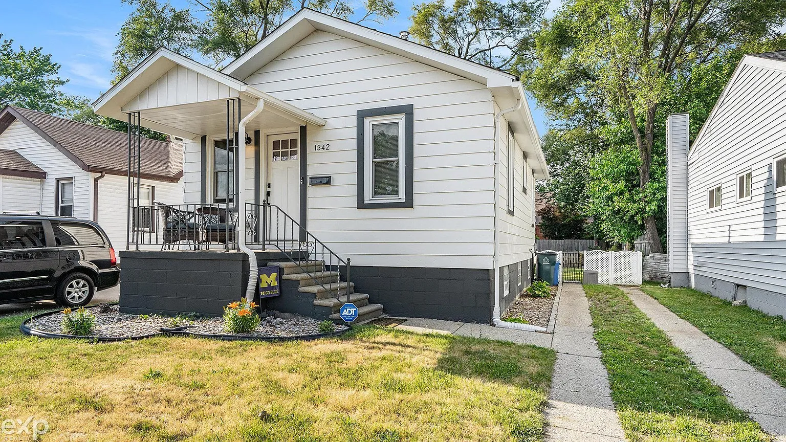 1342 Bertha St photo 1