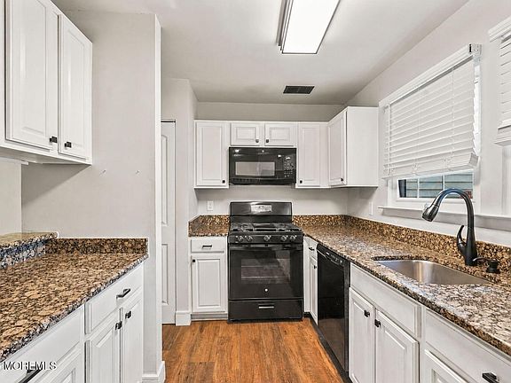 5th image of 401 Wildflower Court