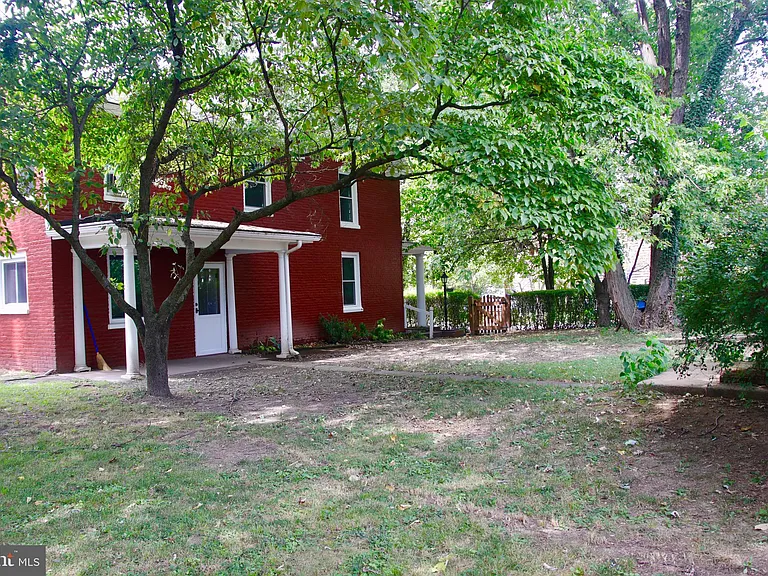 1503 W Washington St — Photo 4
