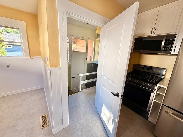 2419 W Regan Ave — Photo 32