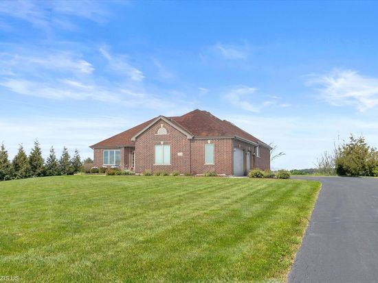 13520 W Delaney Rd, New Lenox, IL 60451