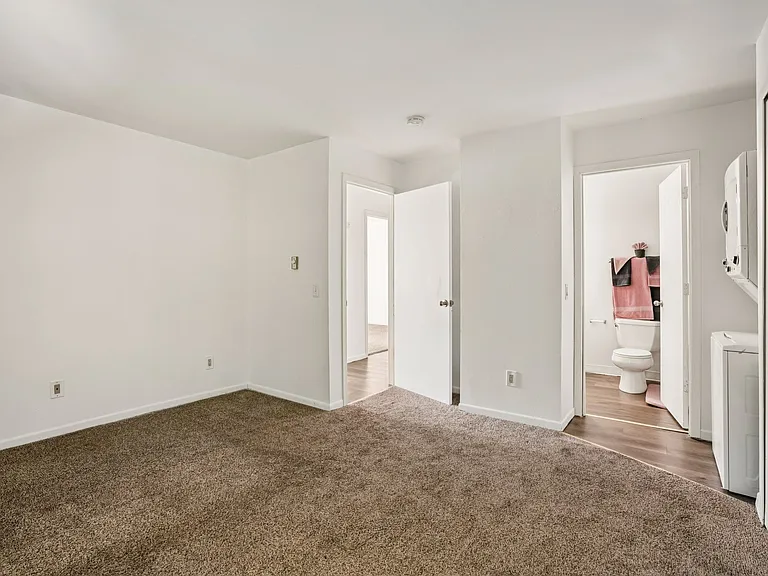Flexible spaces with neutral walls and comfortable carpeting offer endless possibilities for your lifestyle, professionally operated by Highlands Vista Group.