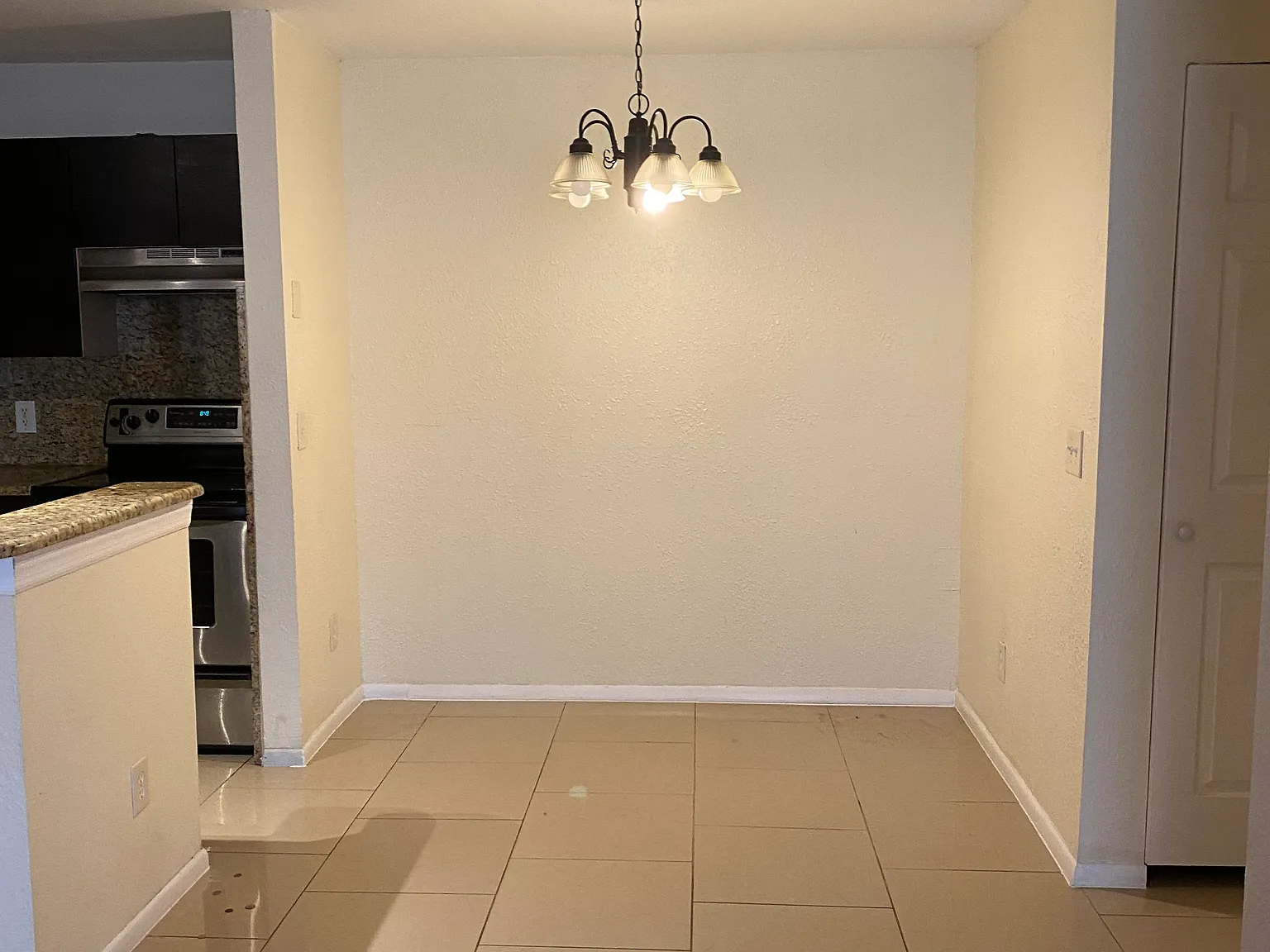 2 bed, 988 sqft, $1,650 — Photo 4