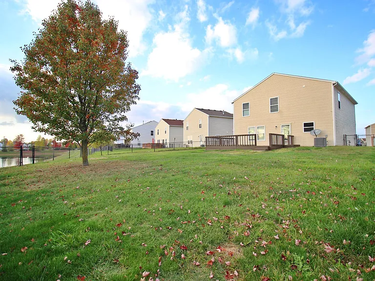 945 Shenandoah Way — Photo 4