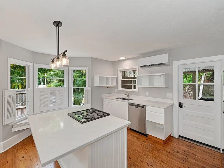 1010 Virginia Dr — Photo 8