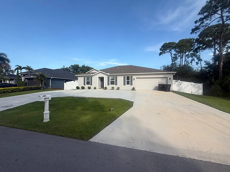 3250 SW Cohutta St — Photo 2