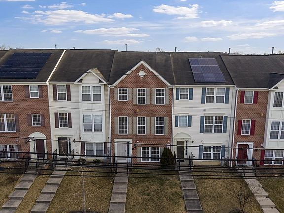 4th image of 811 Middle River Rd