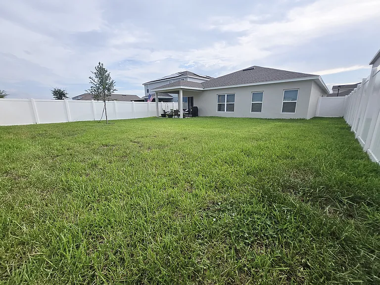 1121 Lexington Ln — Photo 21
