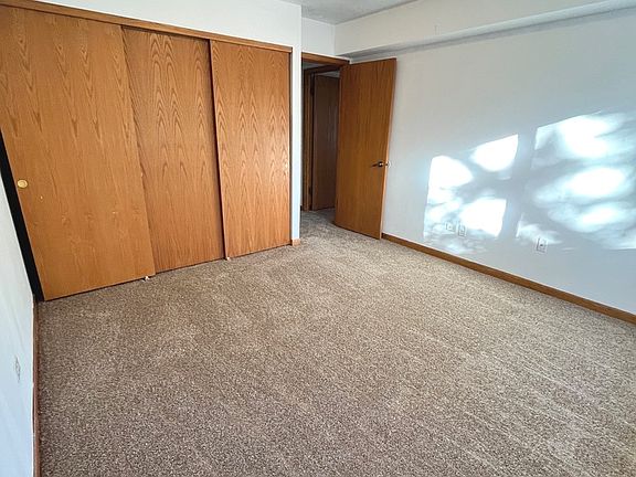 4th image of 884 N Prairie Ave APT 2D
