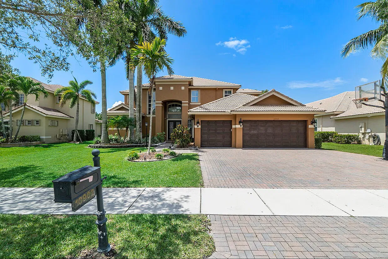 5 bed, 3952 sqft, $7,600 — Photo 1