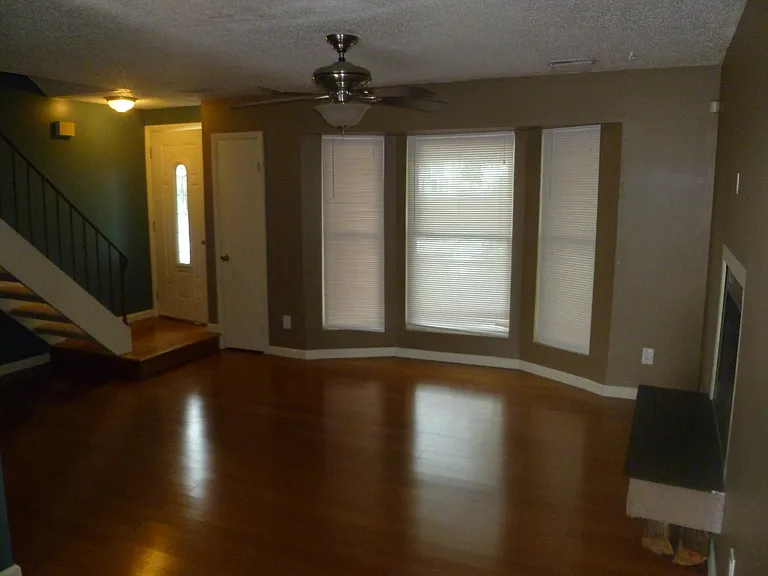 3560 Windmill Dr — Photo 6