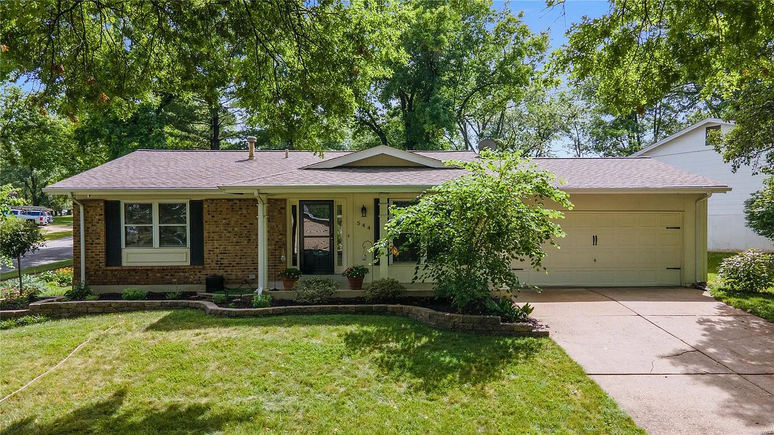 544 Blazedwood Dr photo 1