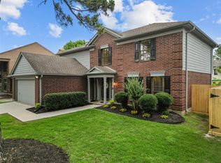 142 Hidden Lake Dr, League City, TX 77573