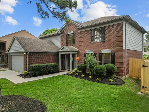 142 Hidden Lake Drive, League City, TX 77573