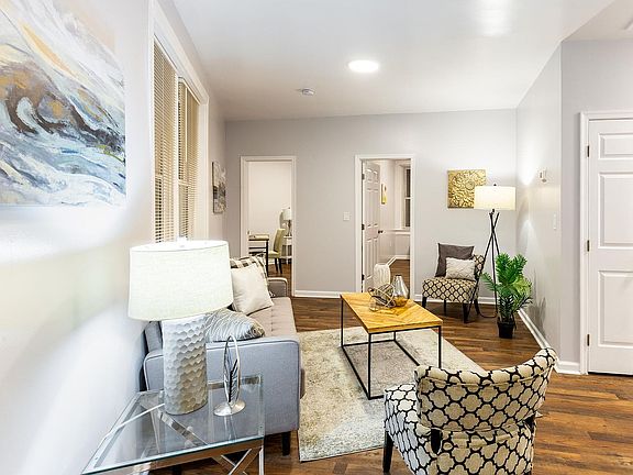 3rd image of 209 15th St NE #1
