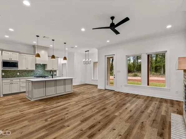 367 Ridge Dr, Stonewall, LA 71078