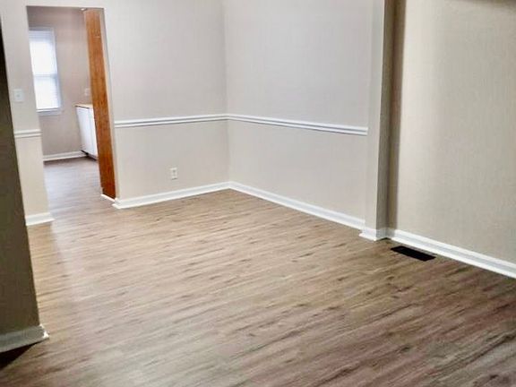 5th image of 546 Olde Greenwich Cir