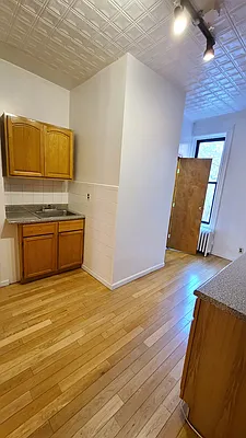 Rented by United Realty Equities | media 20