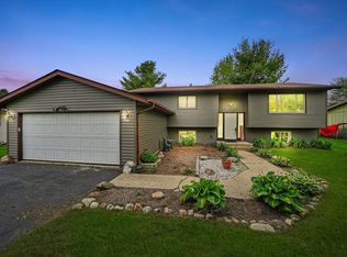 9619 Woods Ln, Hebron, IL