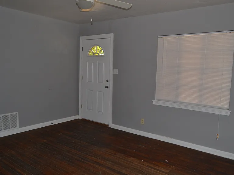 709 Northside Dr — Photo 2