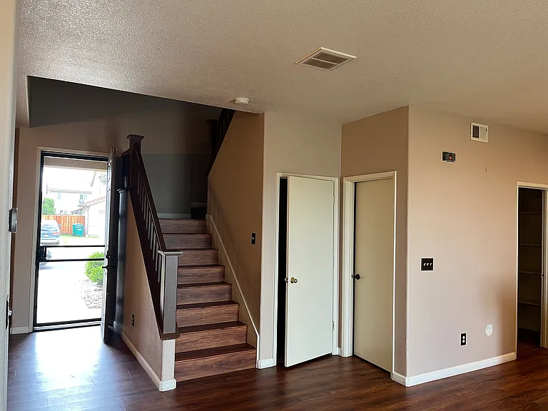 6047 Dresden Way — Photo 26