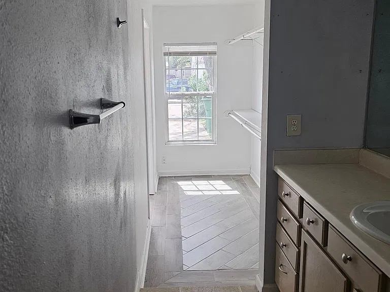 12734 Chiswick Rd — Photo 5