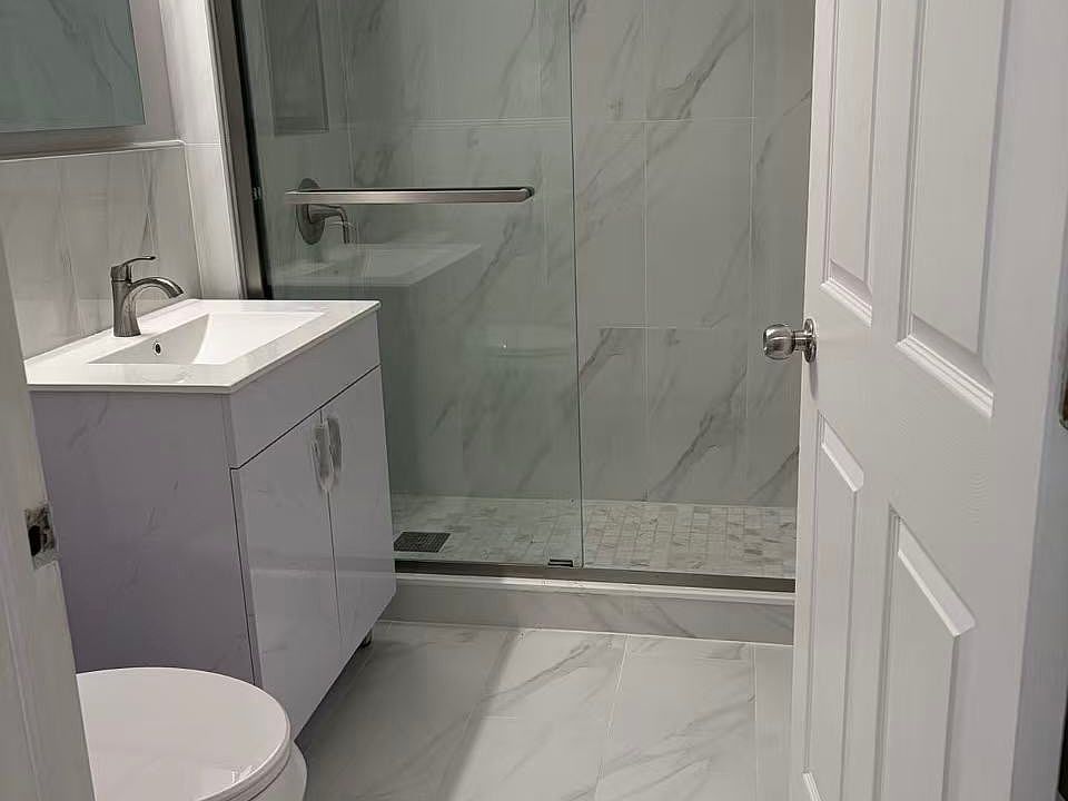 2nd image of 10812 37th Ave Floor 1