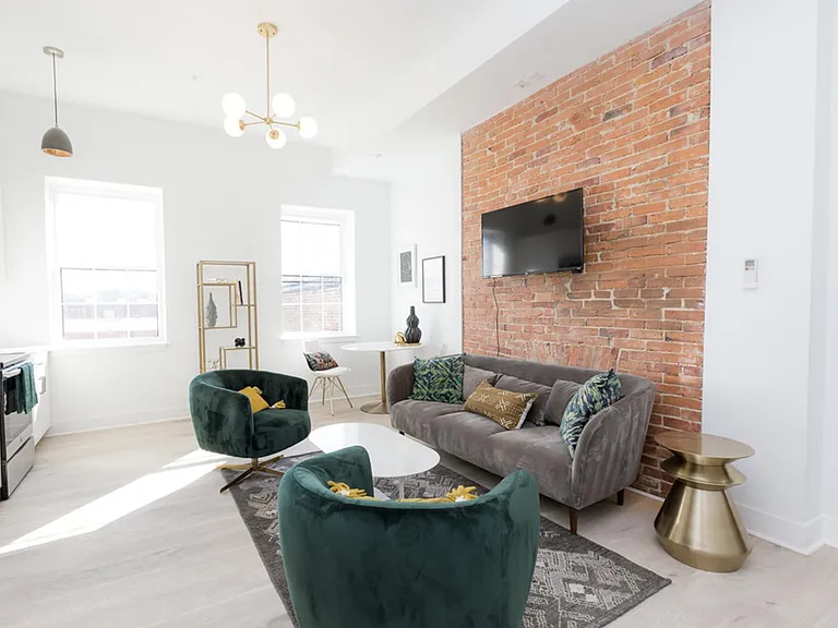 419 Saint Paul Pl — Photo 8