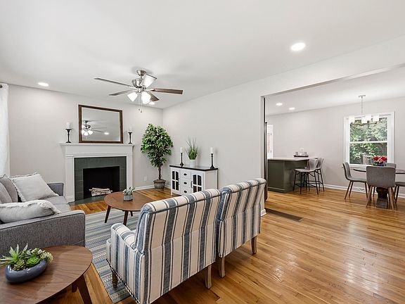 4th image of 1022 Della Dr