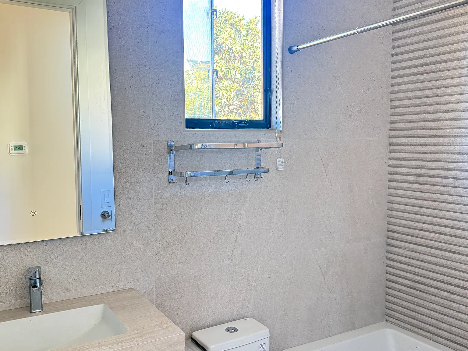 3 bed, 950 sqft, $6,300 — Photo 4