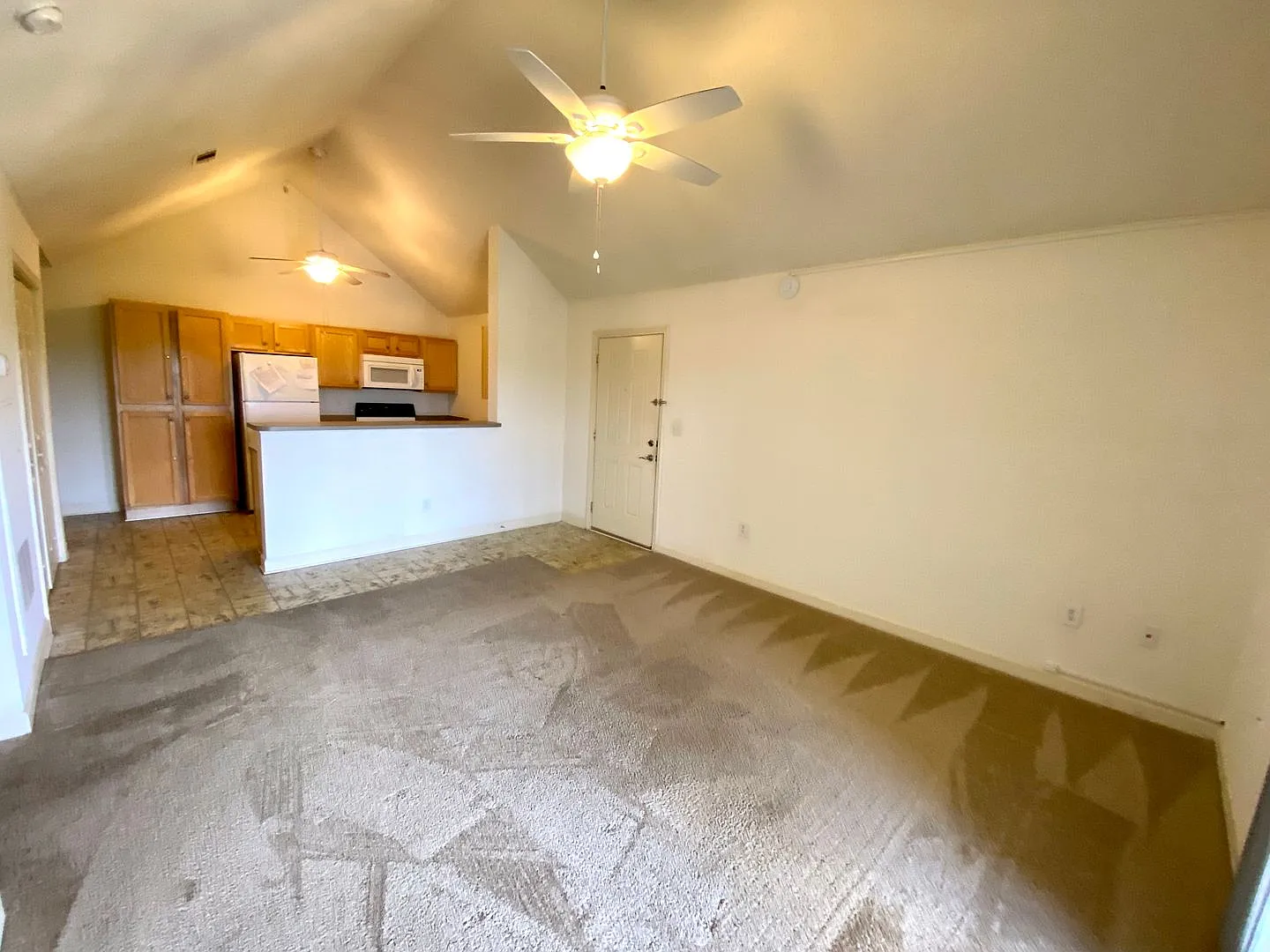 Cute Spacious Condo in Harts Cove! — Photo 2