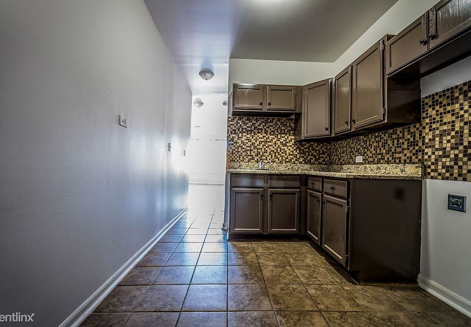 1501 E 68th St Apartments Chicago Kitchen_01