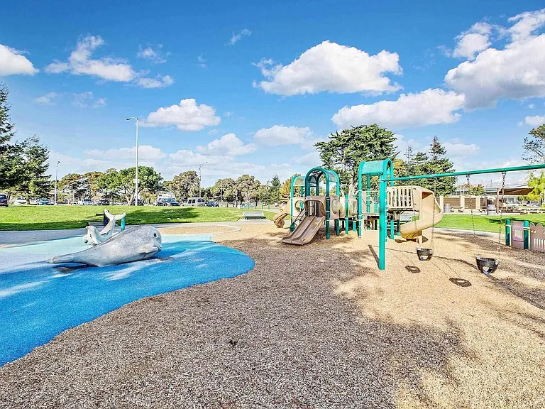 14009 Seagate Dr — Photo 17