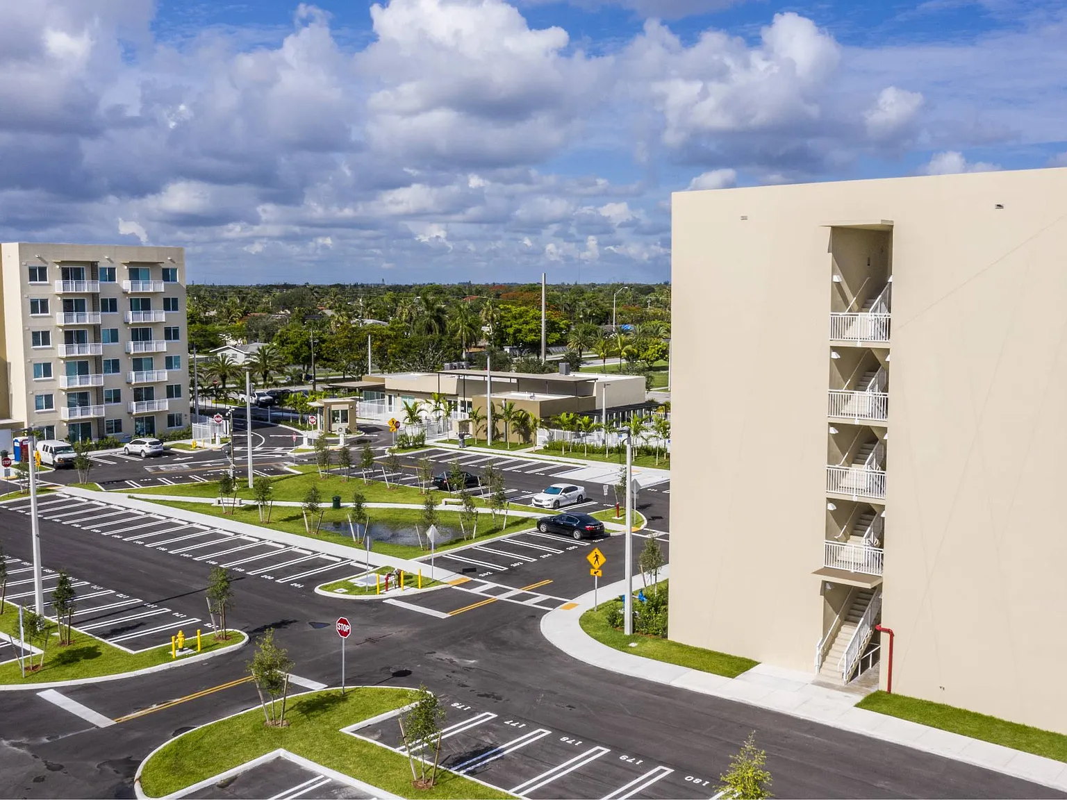 Village at Coral Reef — Photo 2