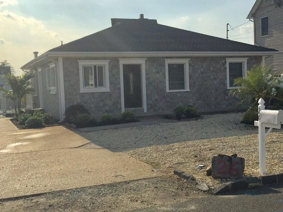 2nd image of 26 Lagoon Dr W