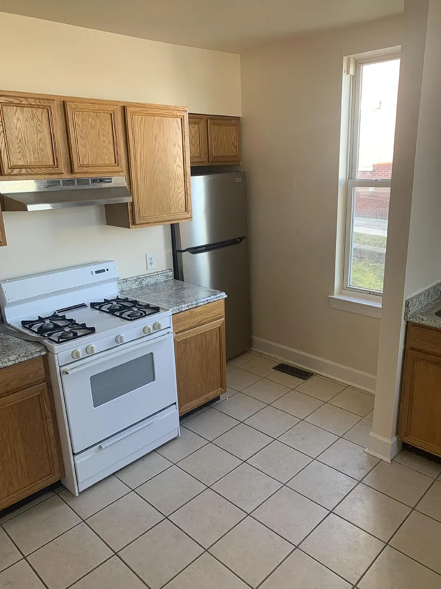 Building Photo - 711 N George St #1