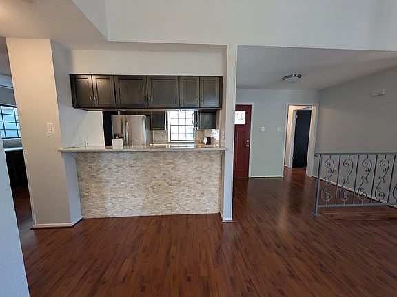 5th image of 4304 Center Oak Woods St