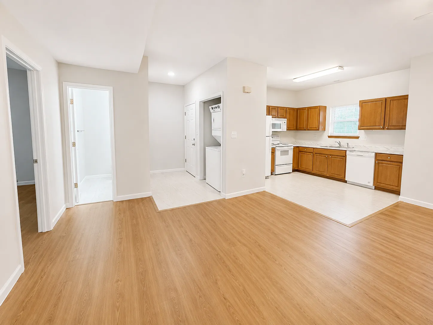 2 bed, 1.5 bath, 1000 sqft, $1,370 — Photo 4
