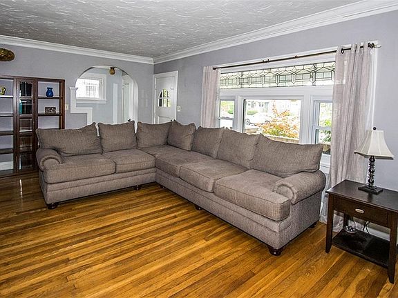 5th image of 3882 W 160th St