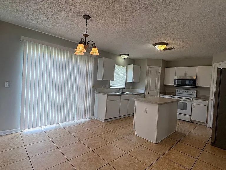 121 Carmel Bay Dr — Photo 4