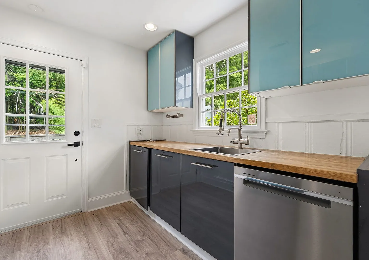 Prime UNC-CH Location-Leasing 27/28! — Photo 3