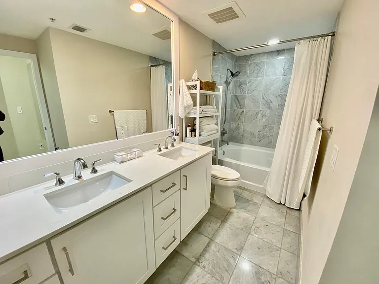 225 NE 1st St #202 — Photo 19